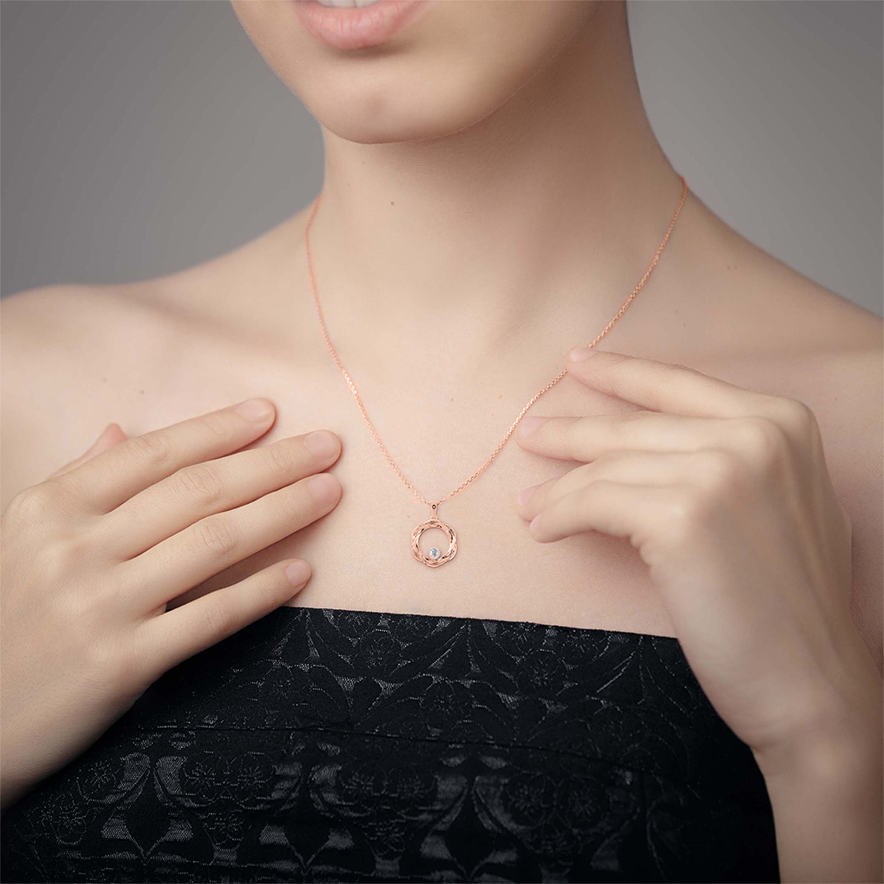Viola Charm Diamond pendant-Rose Gold