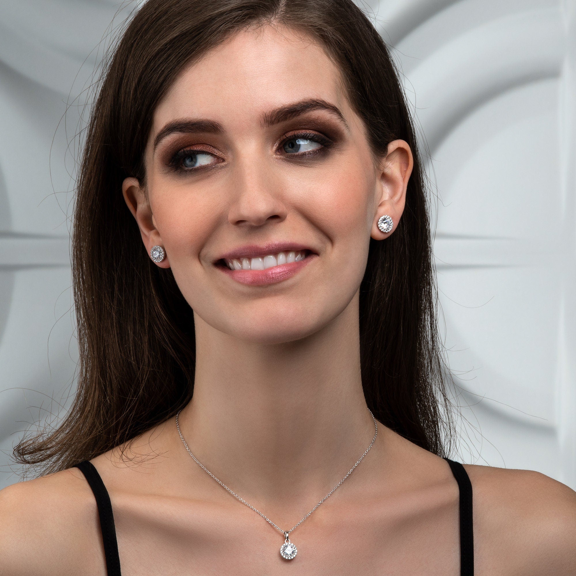 Elegant 925 Silver Necklace: Round Halo, Perfect Gift Idea