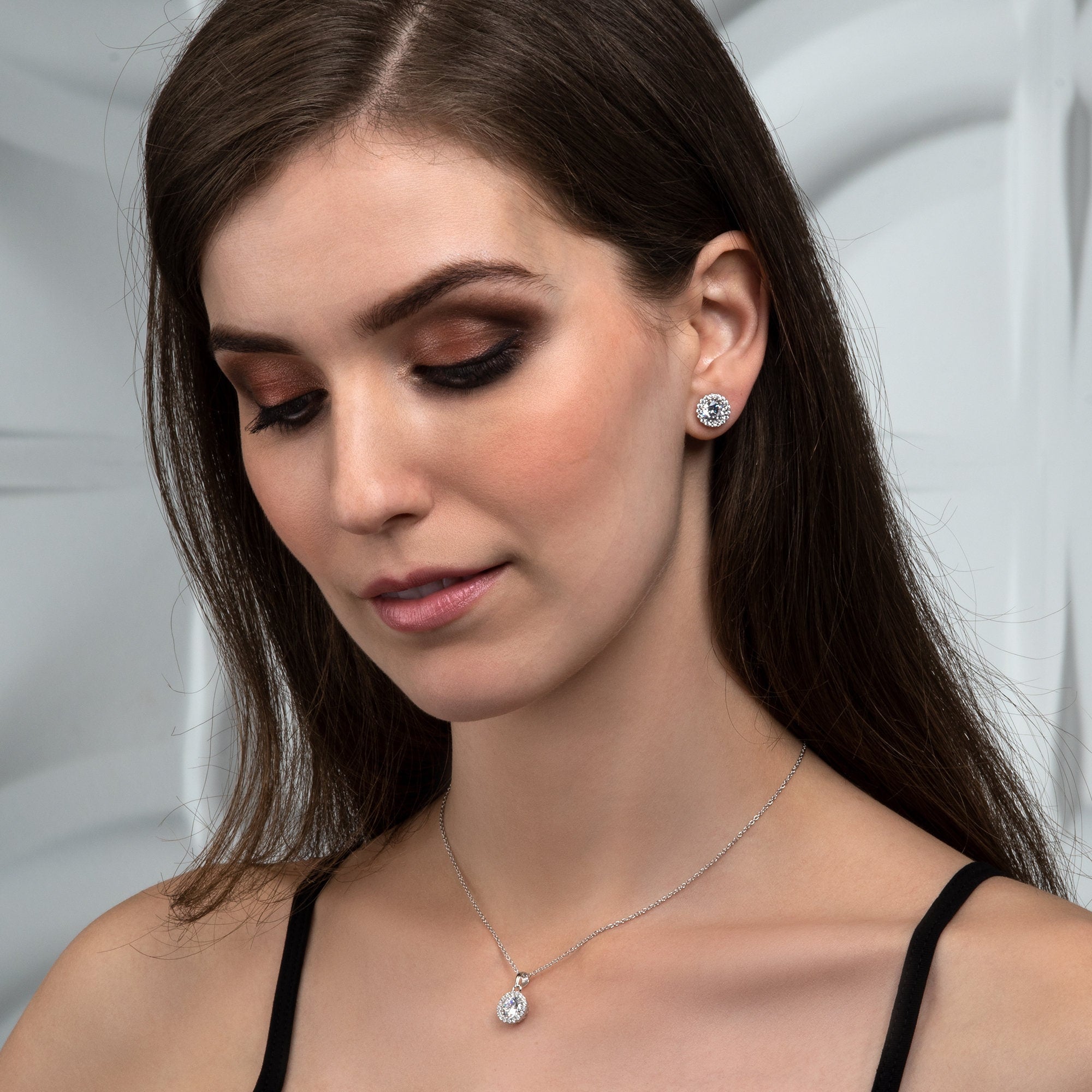 Elegant 925 Silver Necklace: Round Halo, Perfect Gift Idea