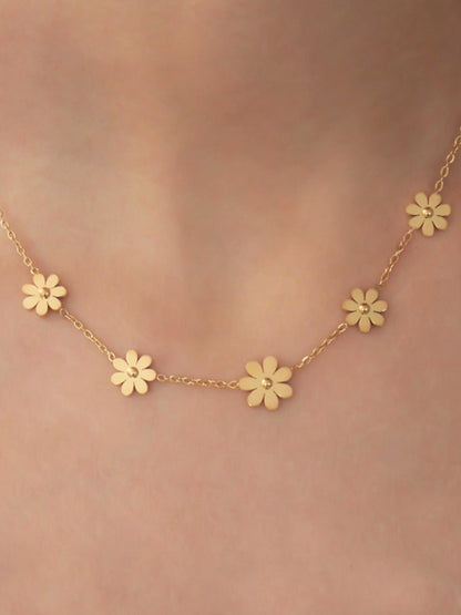 Glima Gold-Plated Flower Necklace – Dainty Stainless Steel Jewelry for Women