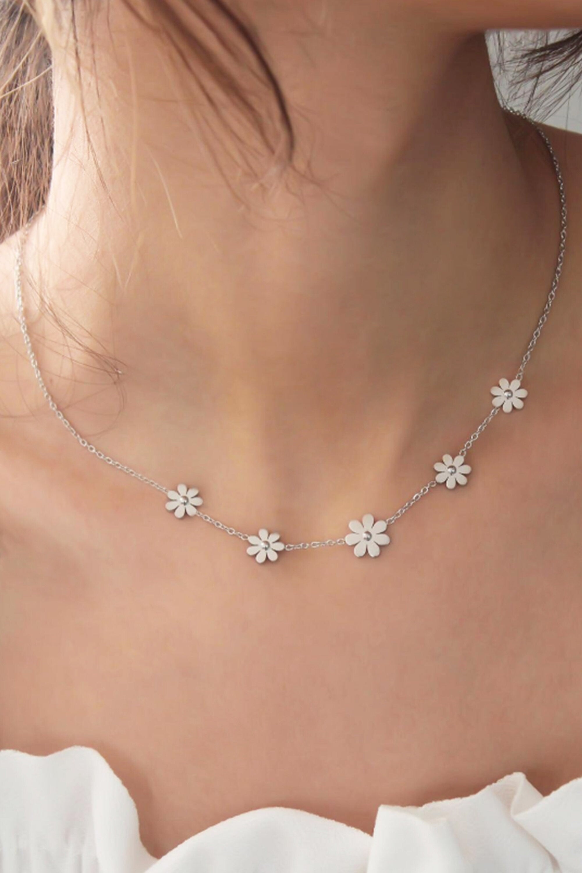 Glima Gold-Plated Flower Necklace – Dainty Stainless Steel Jewelry for Women