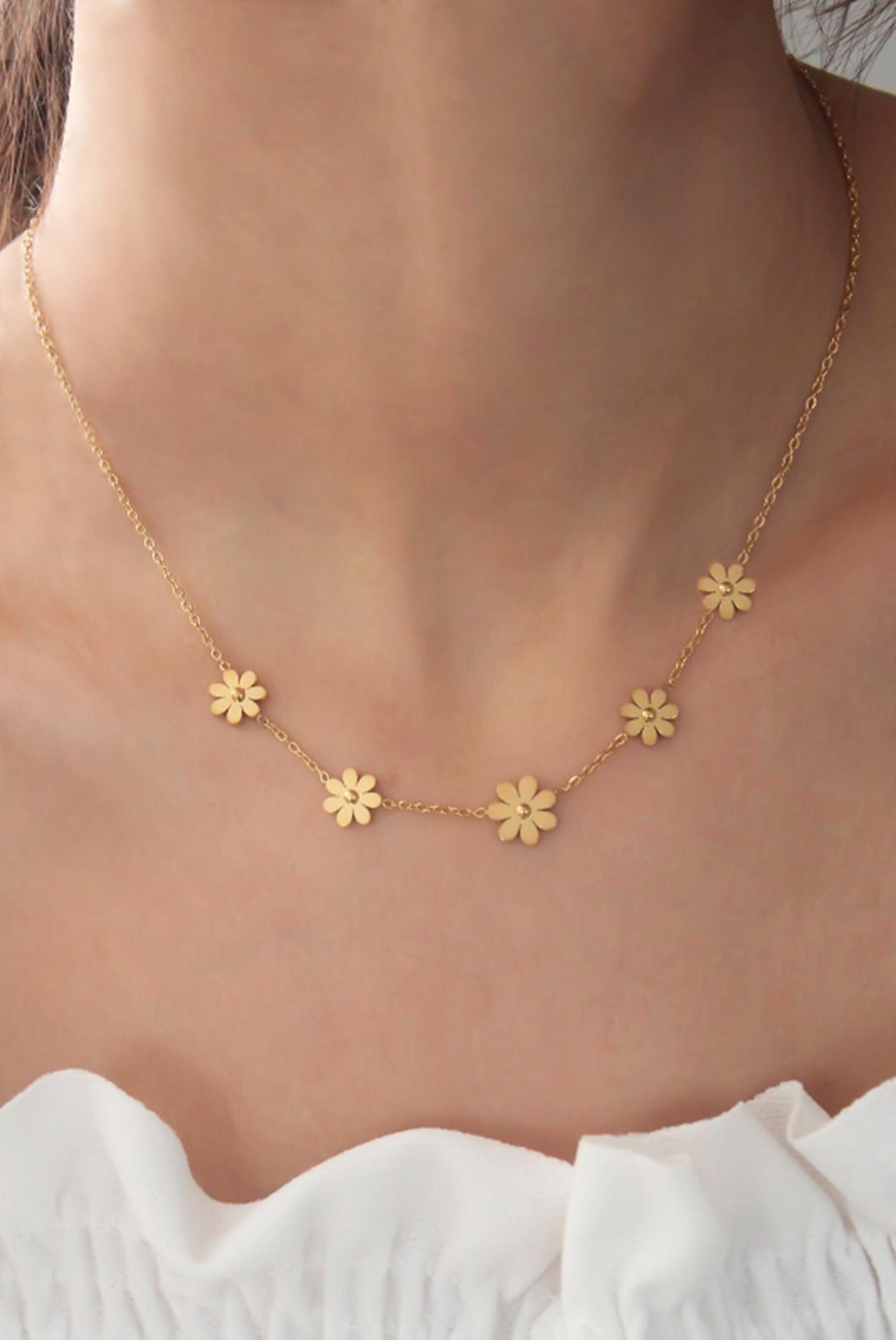 Glima Gold-Plated Flower Necklace – Dainty Stainless Steel Jewelry for Women