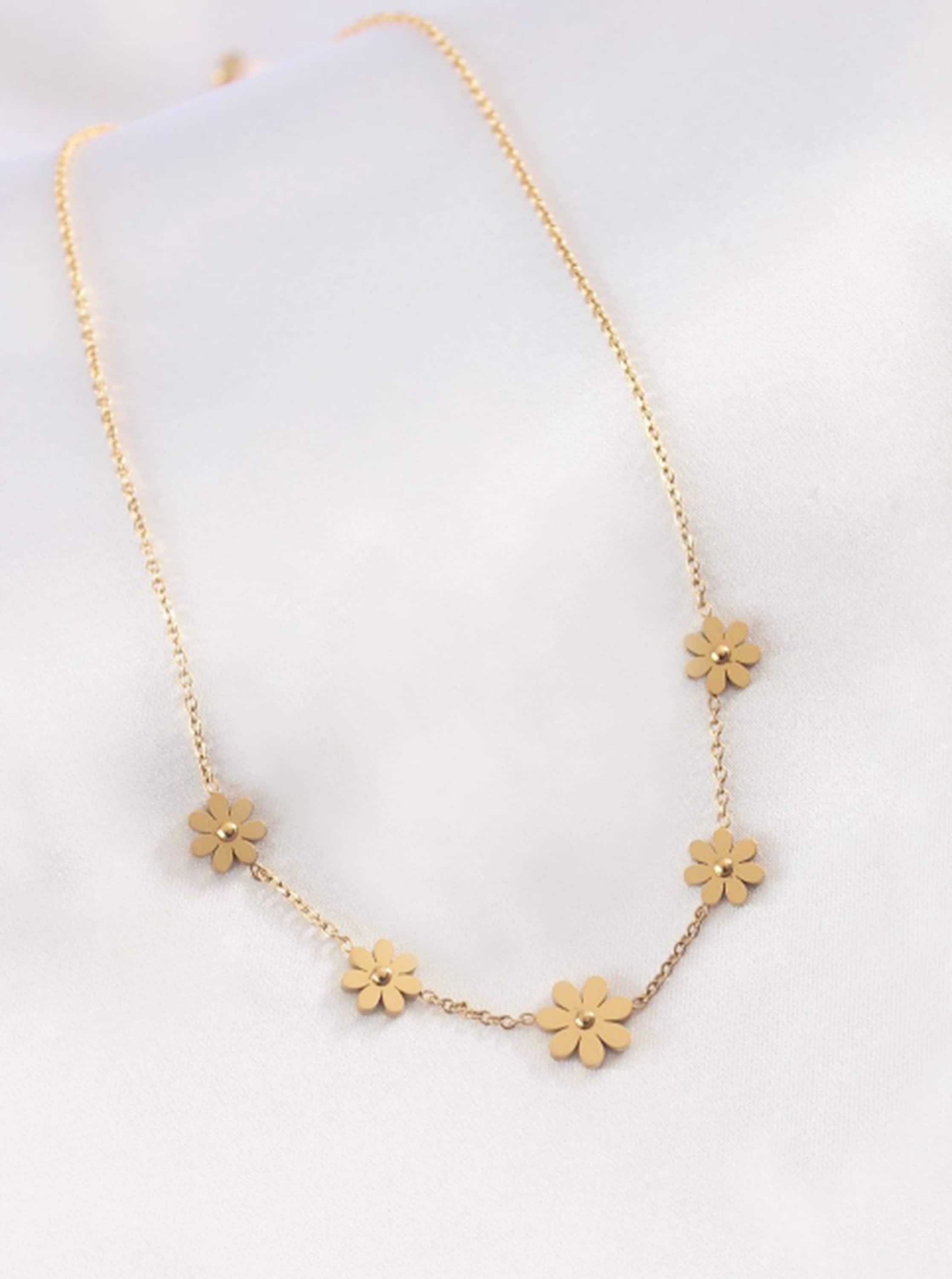 Glima Gold-Plated Flower Necklace – Dainty Stainless Steel Jewelry for Women