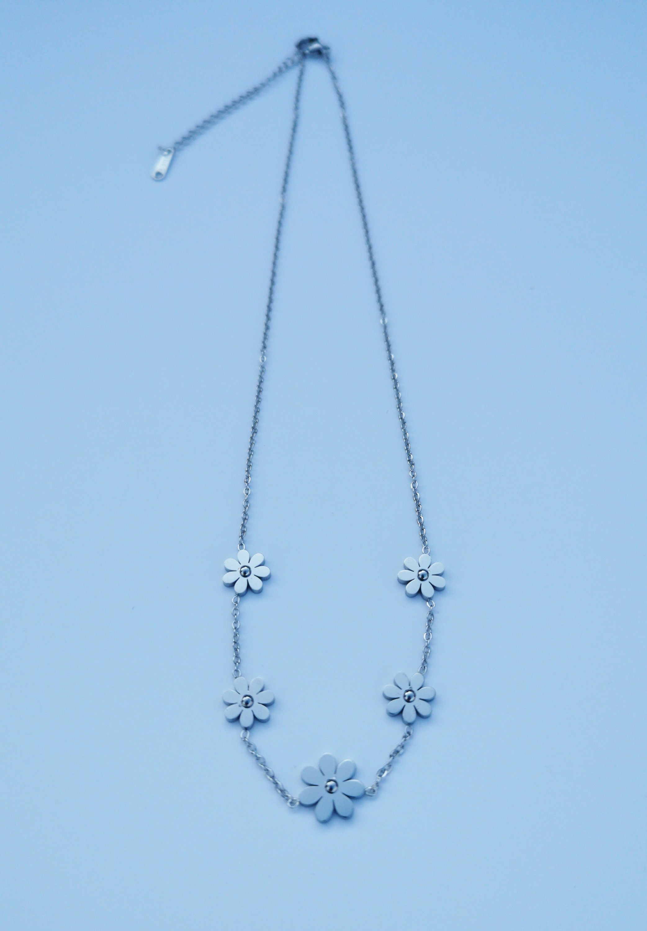 Glima Gold-Plated Flower Necklace – Dainty Stainless Steel Jewelry for Women