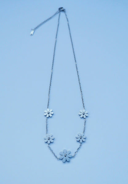 Glima Gold-Plated Flower Necklace – Dainty Stainless Steel Jewelry for Women