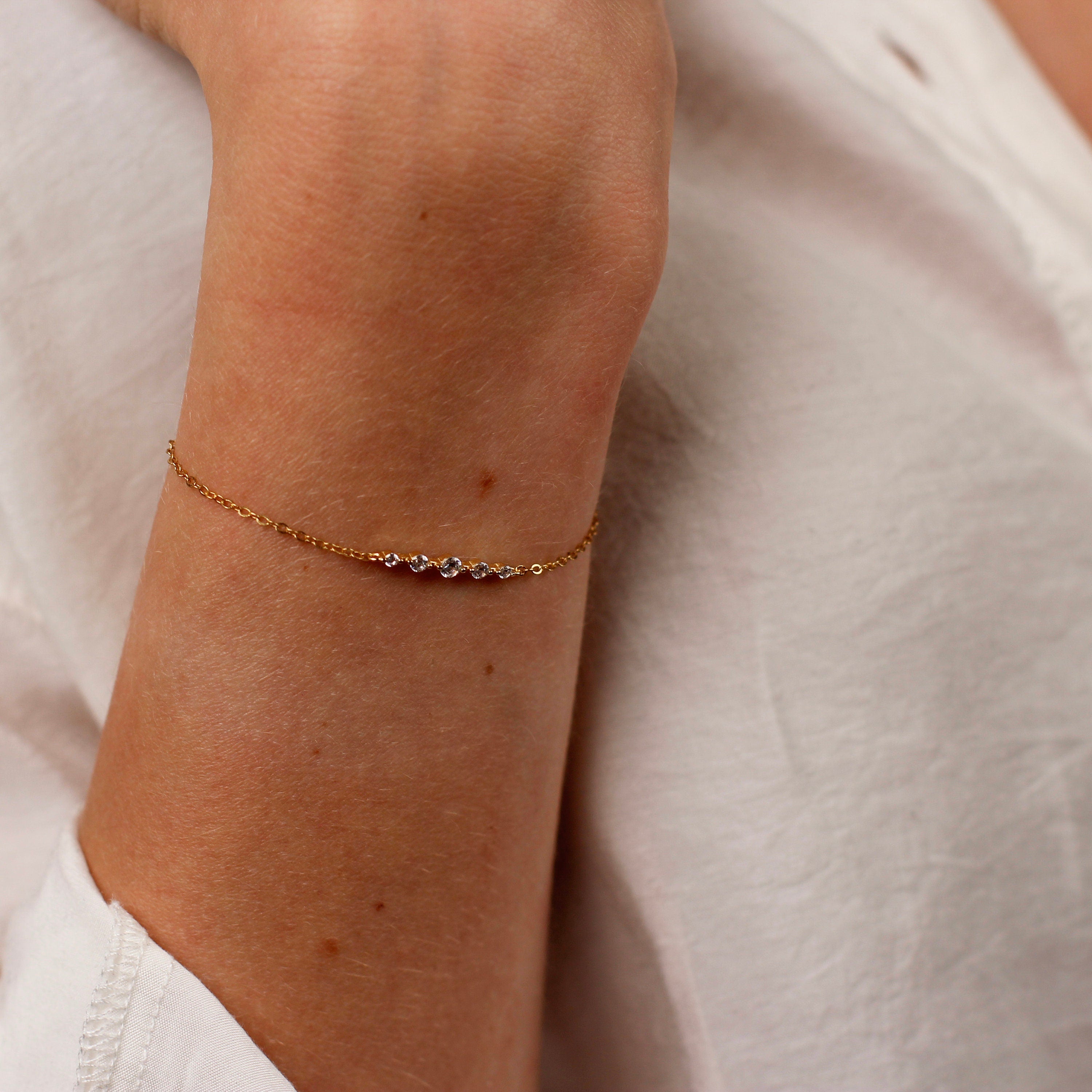 Glima Diamond Bar Bracelet – Dainty Gold Minimalist Crystal Design