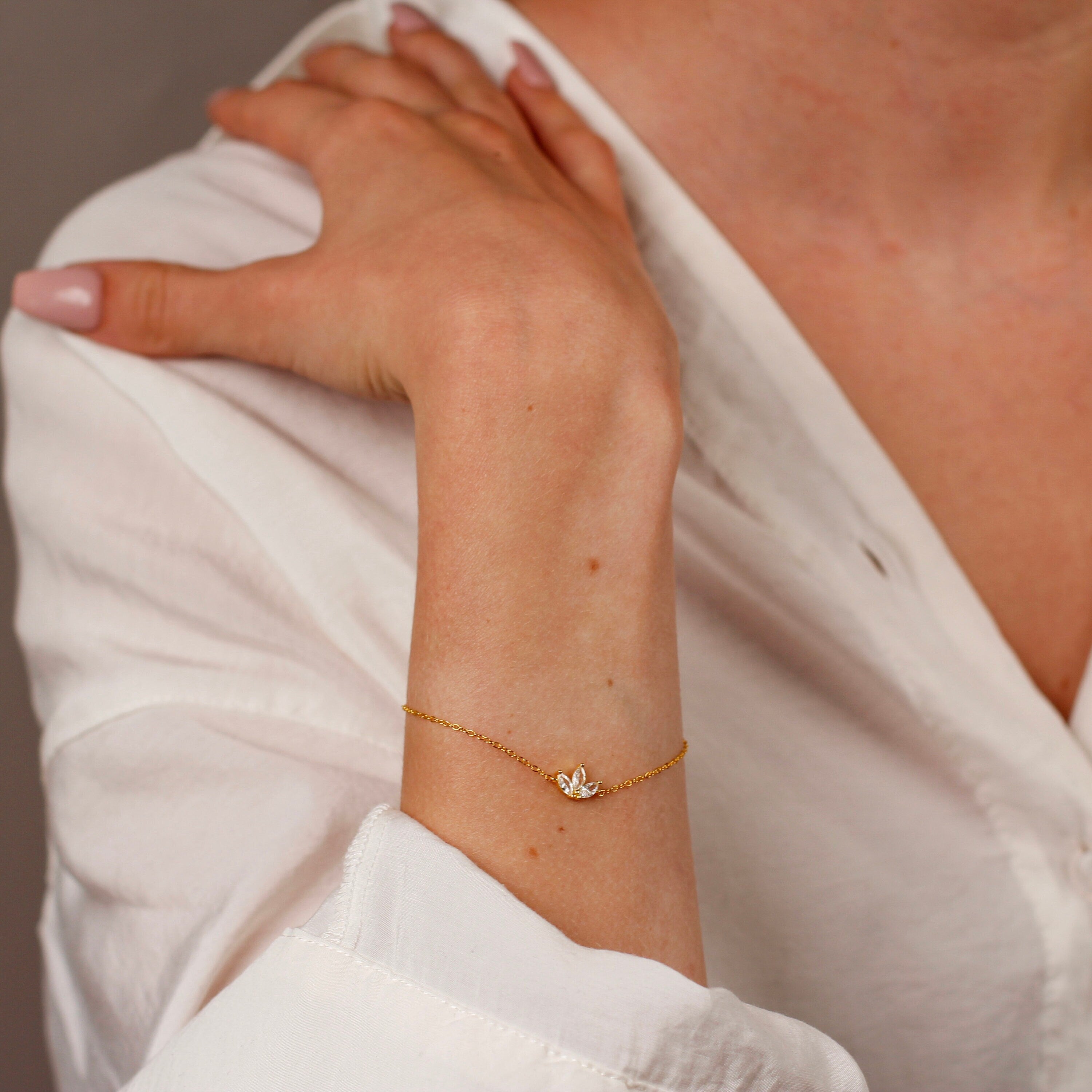 Glima Flower Diamond Bracelet – Dainty Gold Crystal Gift for Her