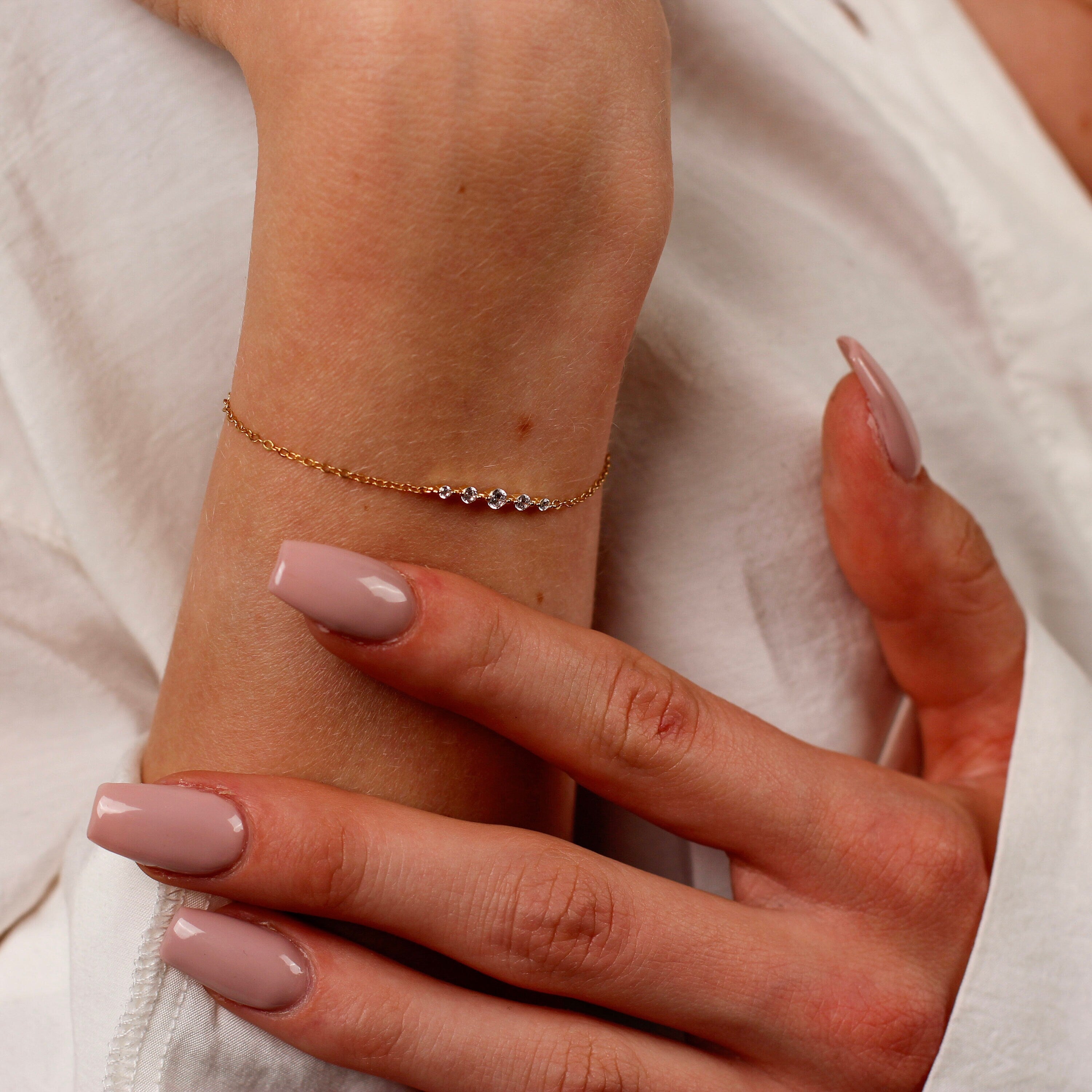 Glima Diamond Bar Bracelet – Dainty Gold Minimalist Crystal Design