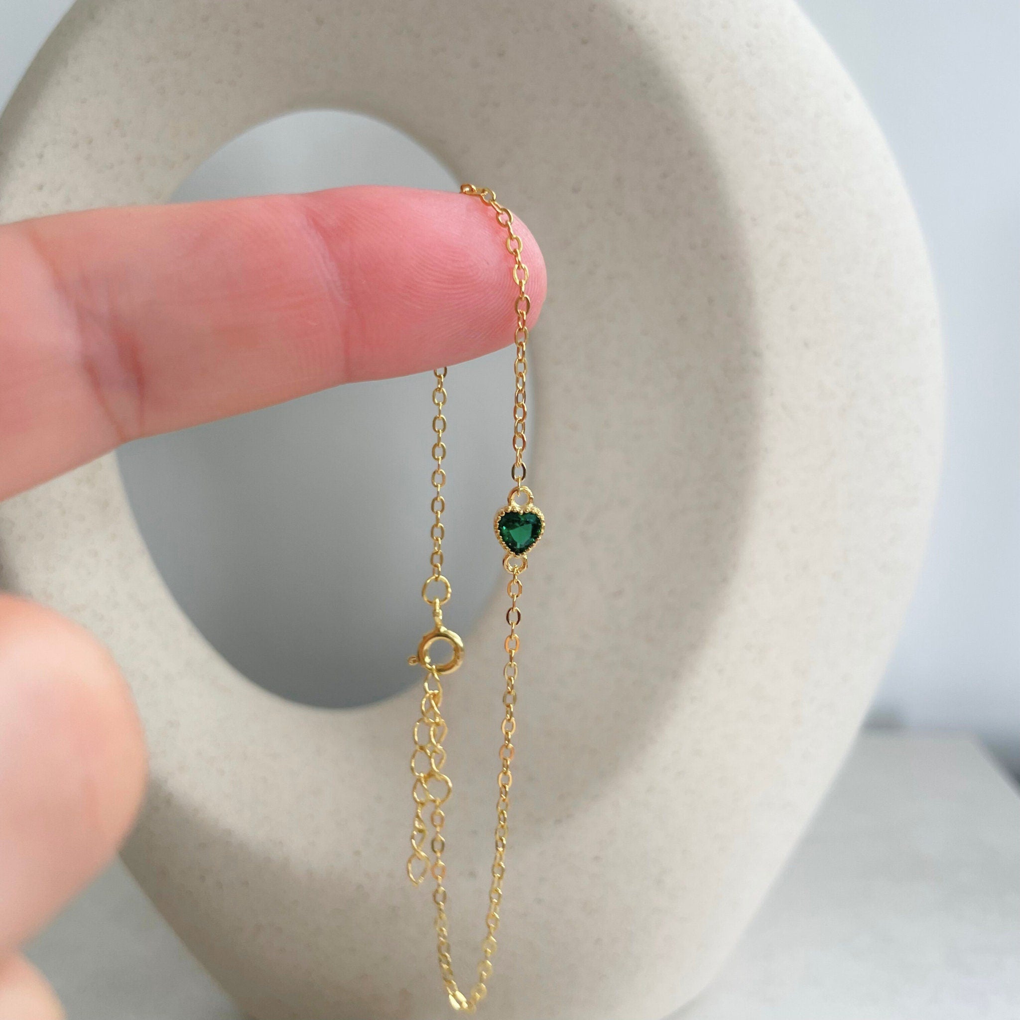 Glima Emerald Heart Bracelet – Dainty Gold Charm, Minimalist Gift for Her