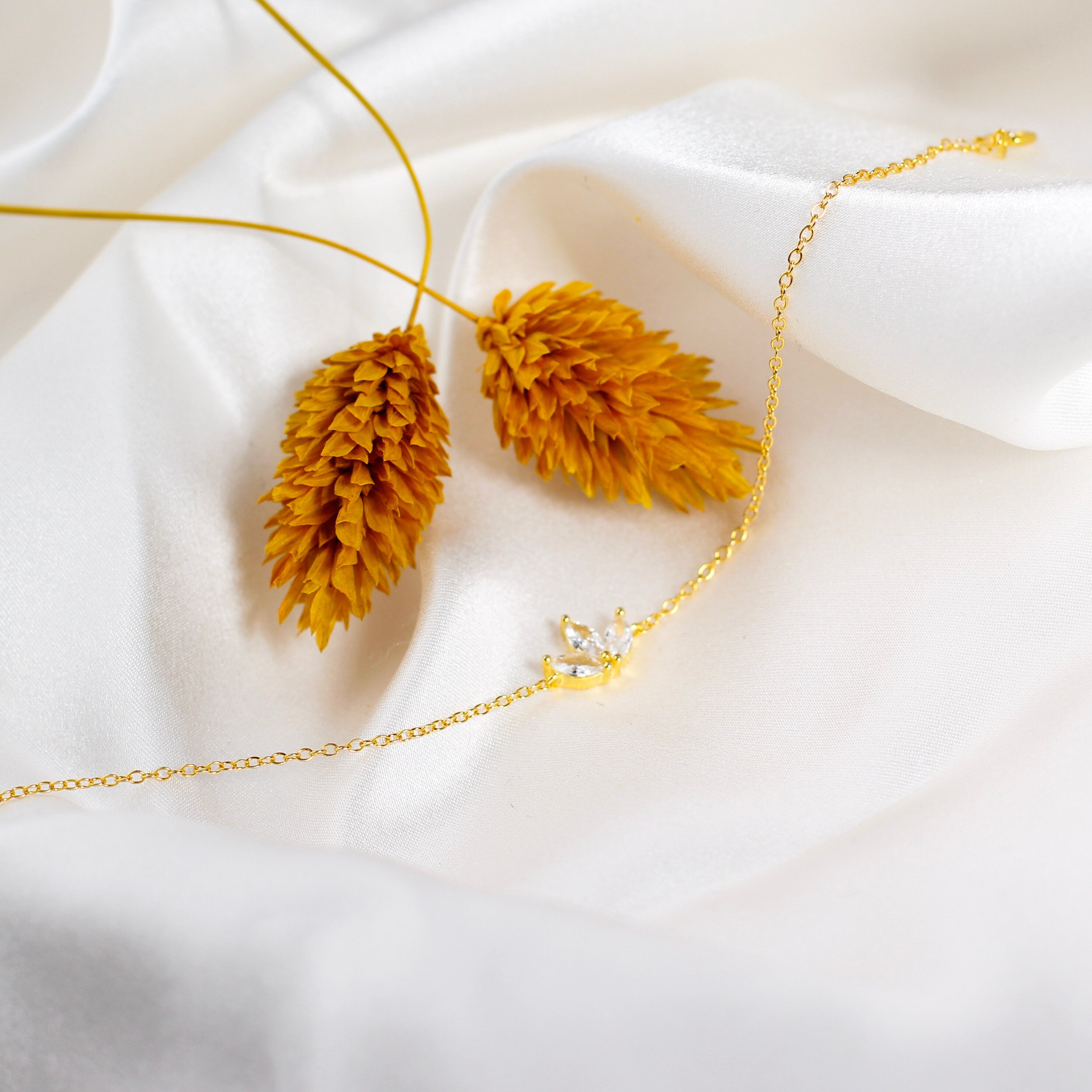 Glima Flower Diamond Bracelet – Dainty Gold Crystal Gift for Her