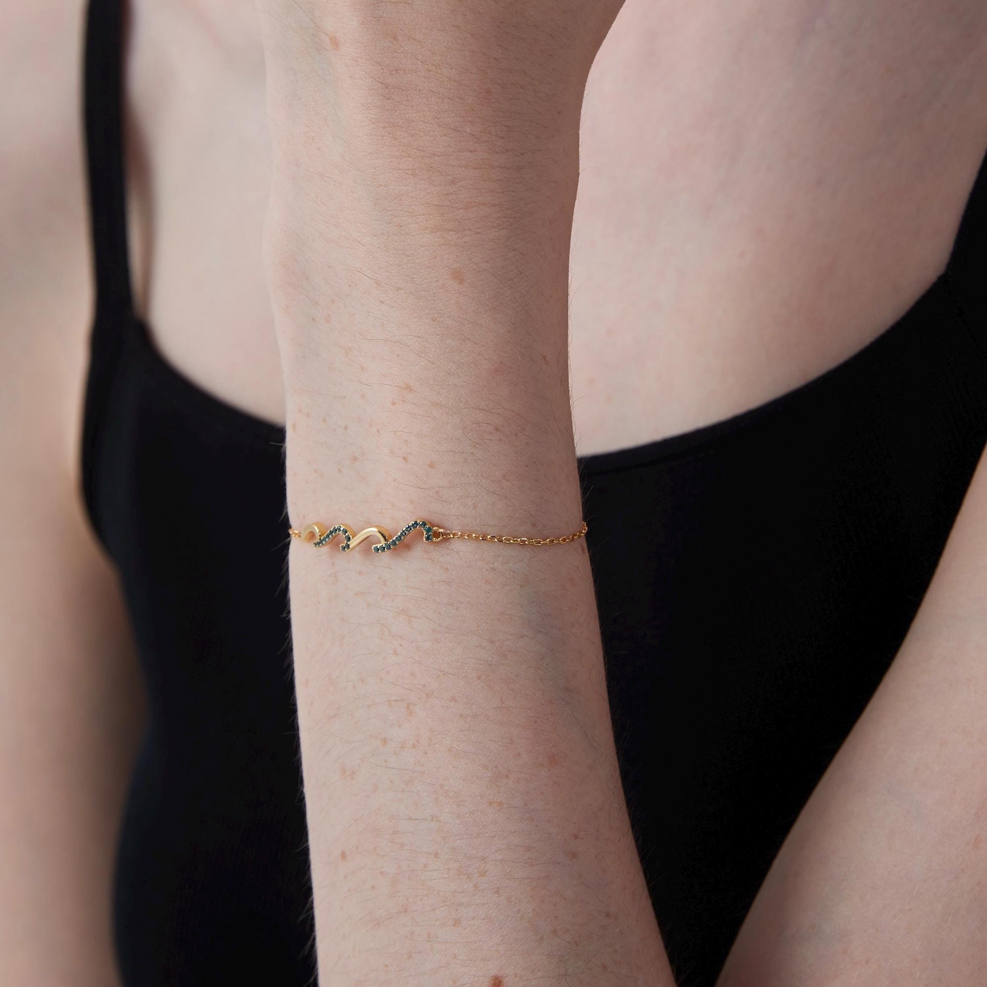 Glima Ocean Wave Bracelet – Dainty Gold & Silver Friendship Charm