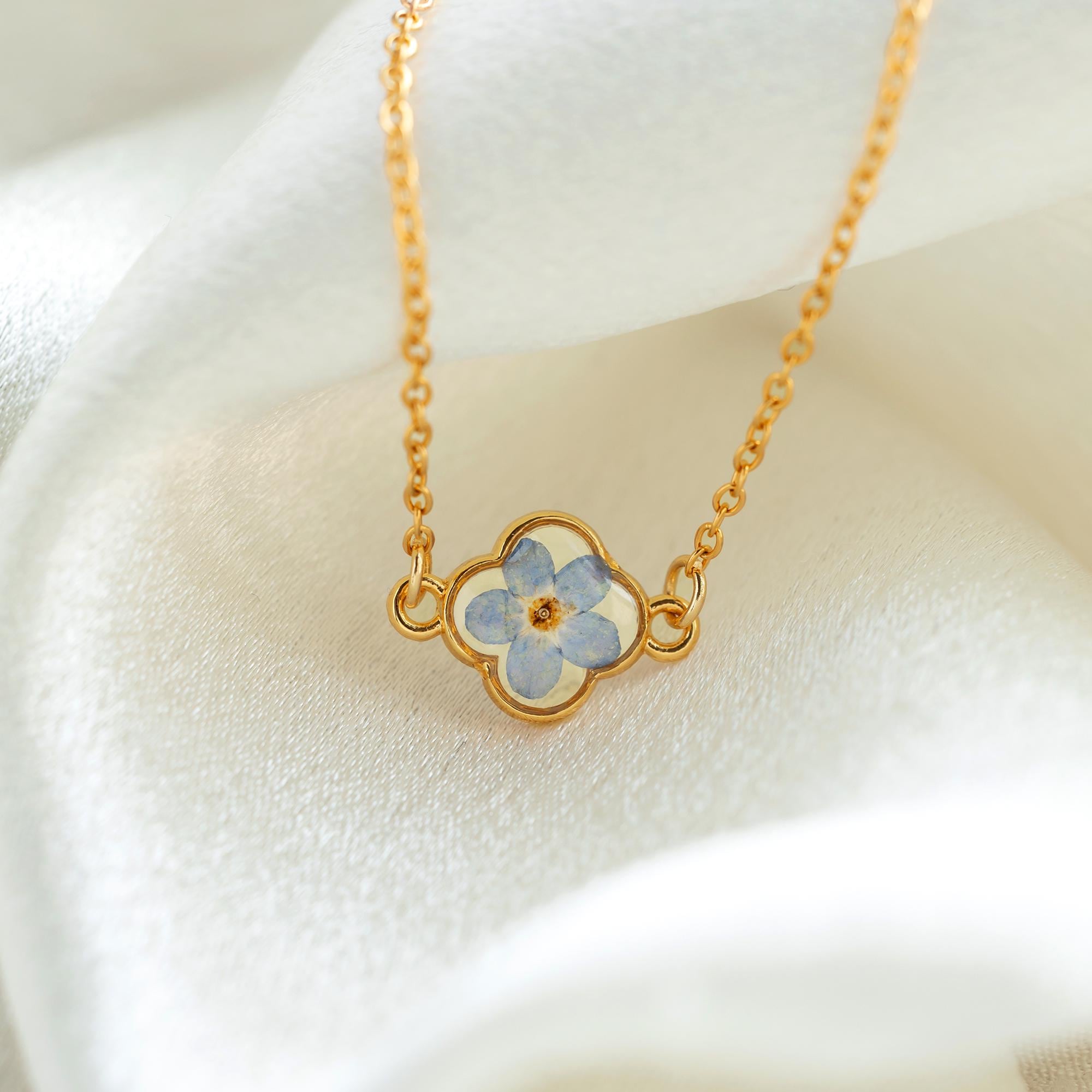 Glima Floral Resin Pendant – Bridesmaid Jewelry Gift