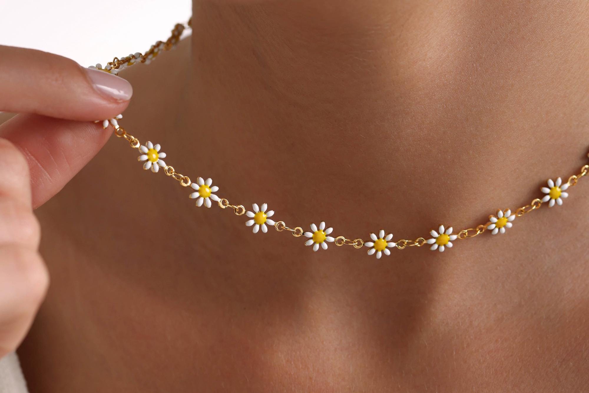 Glima Minimalist Daisy Choker Necklace – Gift for Her