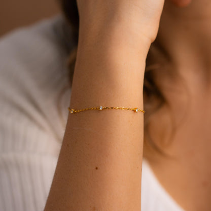 Glima Diamond Station Bracelet – Dainty Gold Solitaire Gift for Her